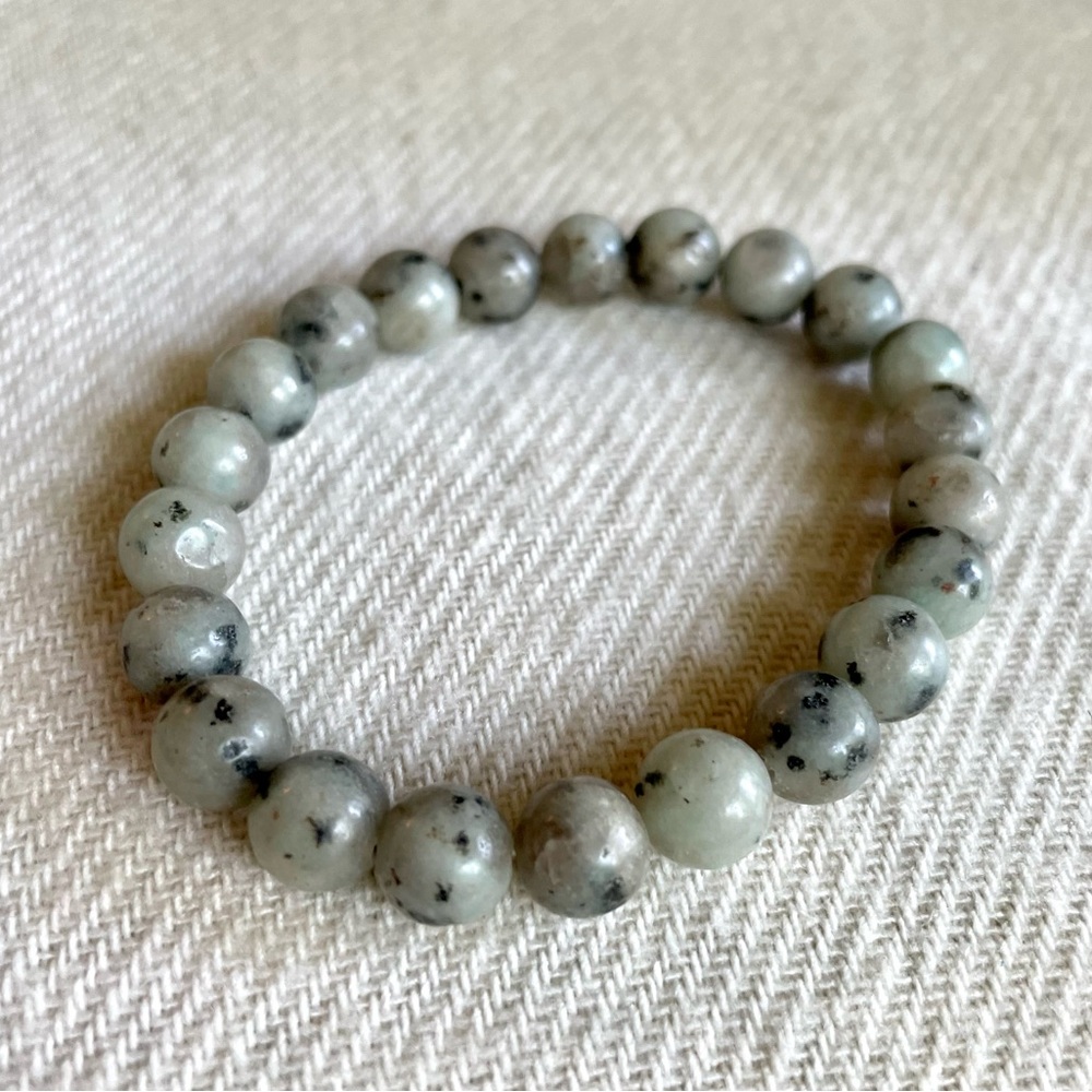 NWOT Dalmatian Stone beaded bracelet